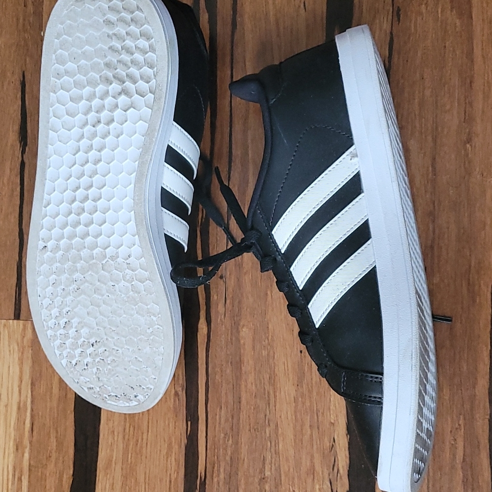 Courtpoint Adidas, Black and white classic, nearly new! - Picture 3 of 7